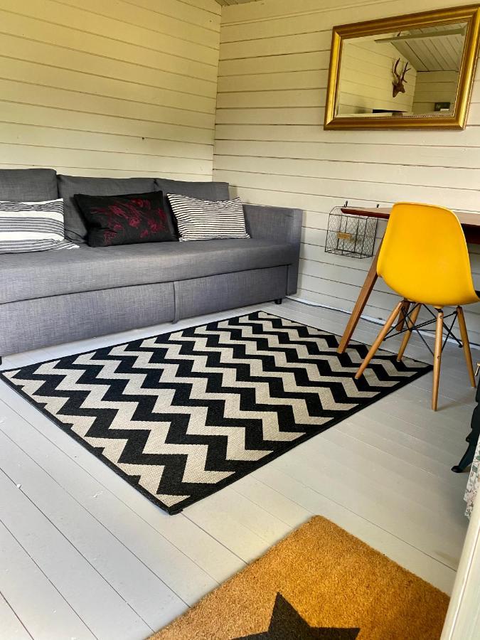 Holly Tree Cottage - 3 Bedrooms And Large Garden With Optional Glamping Double Outside Lymington Exterior foto