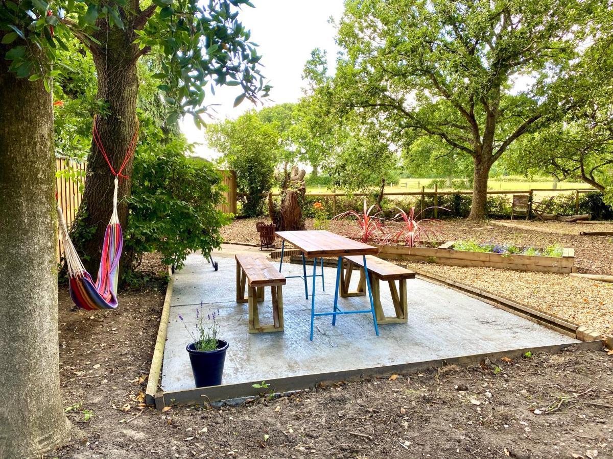 Holly Tree Cottage - 3 Bedrooms And Large Garden With Optional Glamping Double Outside Lymington Exterior foto